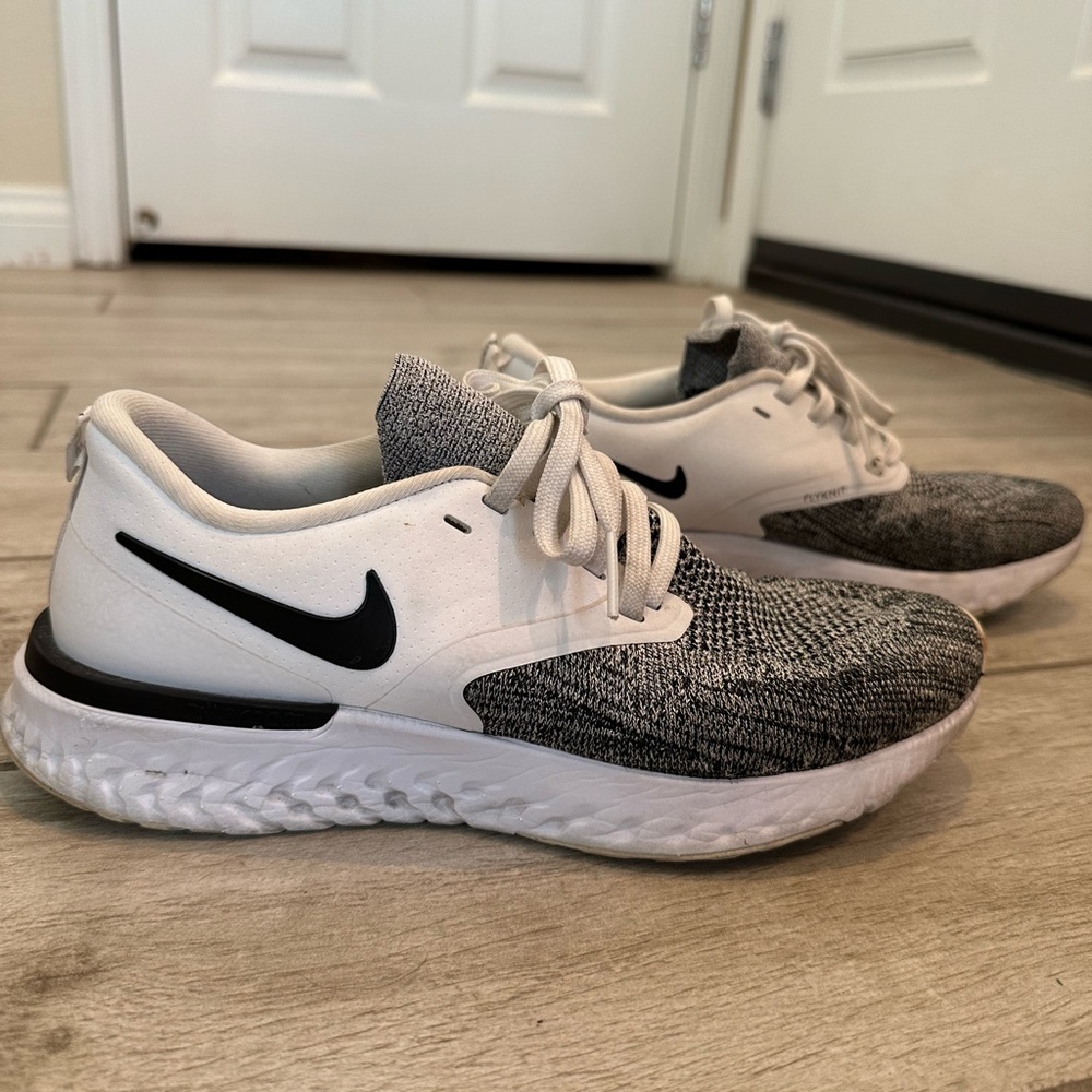 Women’s Nike Shoes: Black and White Color